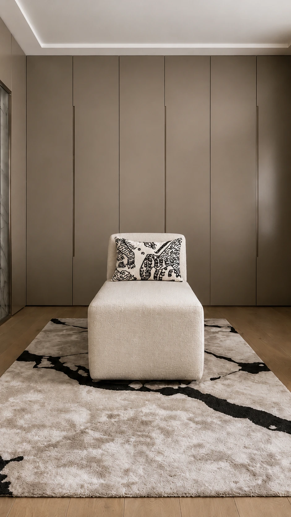 DECORATIVE CUSHION TIGER PATTERN