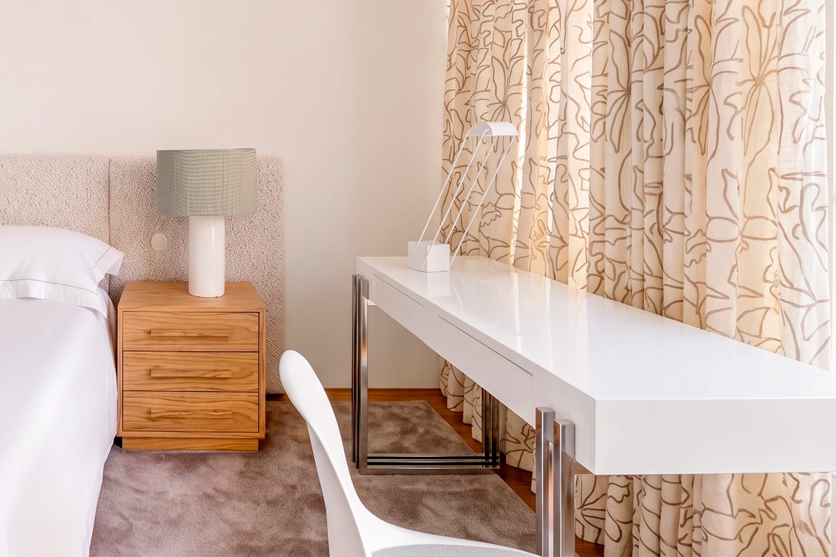 DESK LACQUERED WHITE