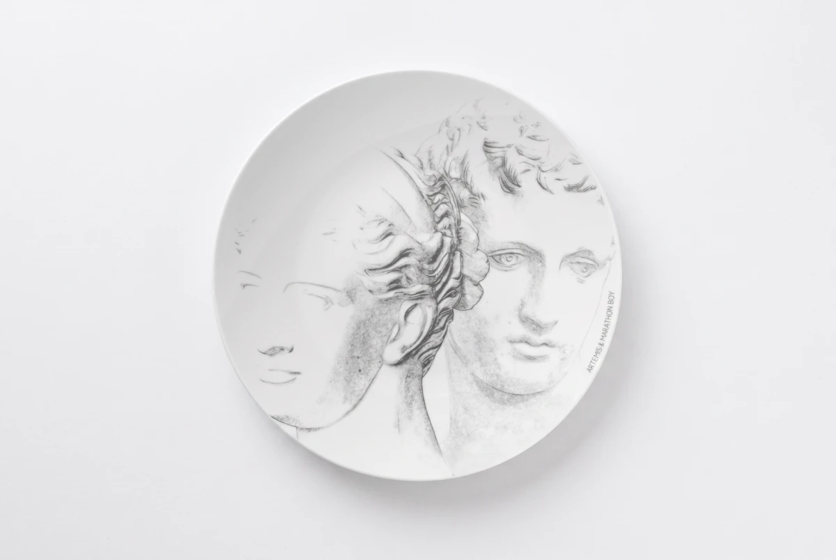 DECORATIVE DISH ARTEMIS & MARATHON BOY