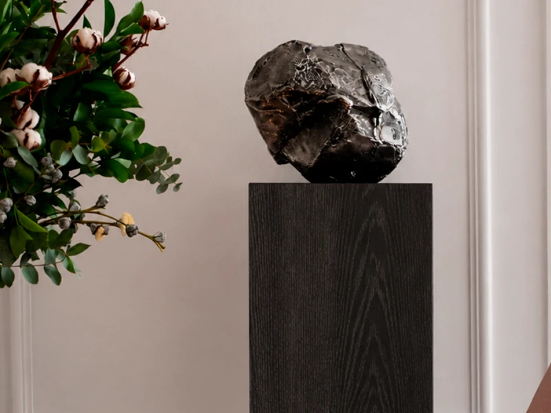 DISPLAY PEDESTAL BLACK WOOD