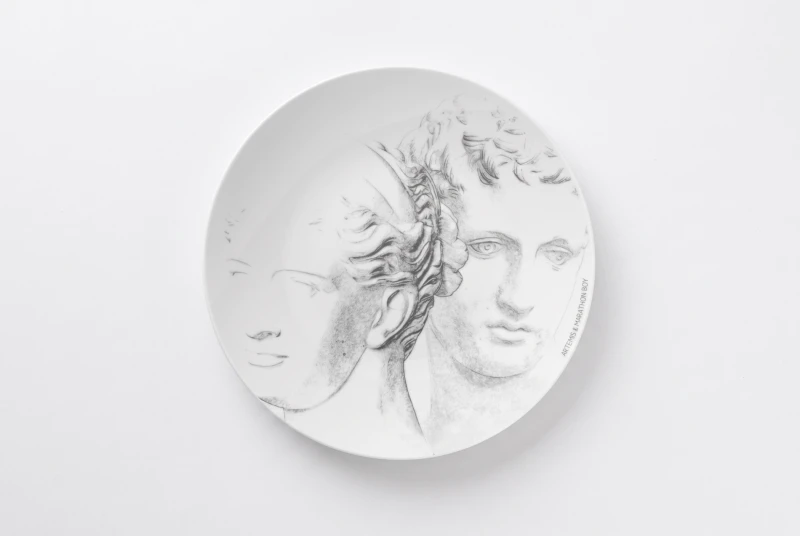DECORATIVE DISH ARTEMIS & MARATHON BOY