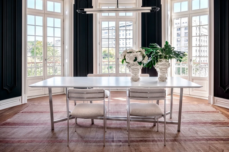 DINING TABLE WHITE